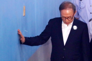 이명박 전 대통령 1심 선고 TV로 중계…법원 “공공 이익 고려”