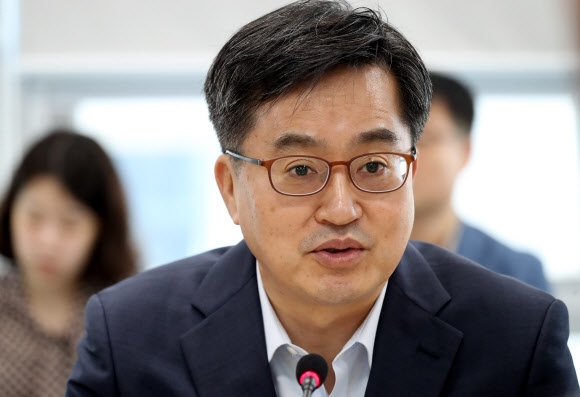 김동연 부총리, 수소경제 활성화 방안 논의