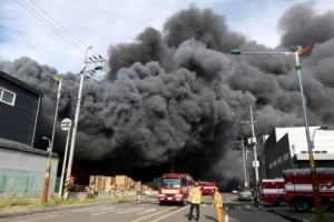 인천 도색업체 가구 창고 화재 인근 공장 7곳으로 확산…인명피해 없어