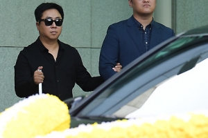 [포토] ‘이왕표 떠나보내는’ 이동우, 슬픔에 잠긴 발인식
