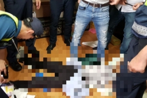 아파트서 투신 소동 벌이다 테이저건 맞은 30대