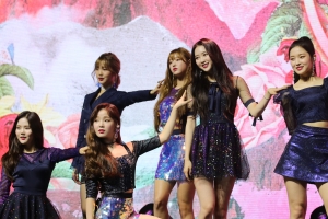 오마이걸, 비밀정원 잇는 불꽃놀이로 음원 차트 1위