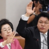 [서울포토] 헌법재판관 후보자 자질 비판하는 이은재, 장제원 의원
