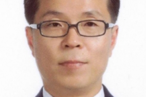 안희정 판결과 달리 ‘업무상 위력’ 인정… ‘성폭행’ 김문환 前대사 1심서 징역 1년