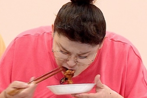 ‘랜선라이프’ 이영자, 밴쯔 먹방에 “금기를 깼다” 경악한 음식은?