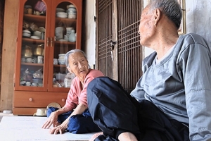 ‘나부야 나부야’…70년 해로한 노부부의 동화 같은 일상