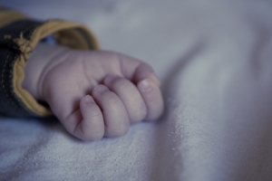 화상 입은 아기를 5일간 방치해 숨지게 한 아빠 구속