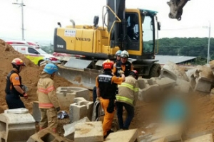 경기 화성 공사현장서 옹벽 붕괴… 근로자 2명 사망