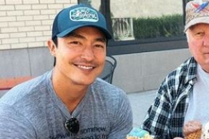 다니엘 헤니, 美 아버지·韓 어머니와 행복한 일상 ‘닮은꼴 미소’