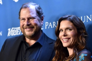 미 타임지 인수한 실리콘밸리 억만장자 부부...고 스티브 잡스 애플 전 CEO와는 어떤 인연?