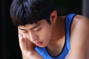 ‘서른이지만 열일곱입니다’ 안효섭, 훈훈 비주얼 돋보이는 비하인드 사진