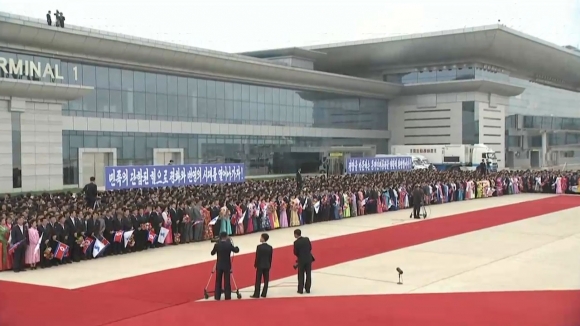 文대통령 내외 맞을 준비하는 평양 순안국제공항 모습