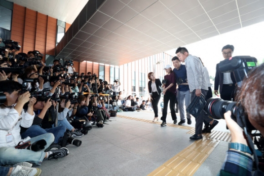 경찰 조사실 향하는 구하라