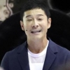 최초의 달 여행자, 日 억만장자 마에자와