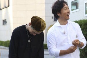 ‘한끼줍쇼’ 감성 뮤지션 이문세-크러쉬 출연...‘빗속에서’ 즉석 듀엣