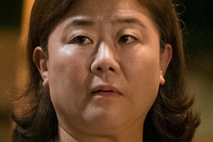 ‘아는 와이프’ 지성♥한지민, 입맞춤 1초 전 이정은 ‘갑분싸’ 등장