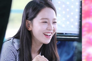 ‘서른이지만’ 종영 아쉬움 달래는 신혜선 비하인드컷 “힐링 미소”