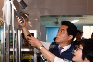 “바늘구멍 몰카도 근절… 여성 안심 관악구 만들 것”