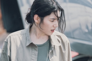 ‘손 더 게스트’ 김동욱X정은채, 폐차장 추격전 포착 ‘긴장감 UP’