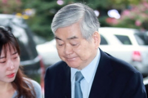 [포토] ‘수백억 횡령·배임’ 검찰 재출석… 고개숙인 조양호 회장