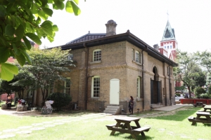 푸른 눈의 예수들…빛고을엔 ‘희생의 꽃’이 핀다, 형형색색 고물들…양림동 펭귄마을엔 보물이 산다