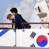 [서울포토] 뉴욕으로…문재인 대통령 부부 ‘잘 다녀오겠습니다’