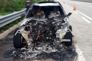 추석 연휴 첫날 고속도로서 BMW 520d·쏘나타 화재