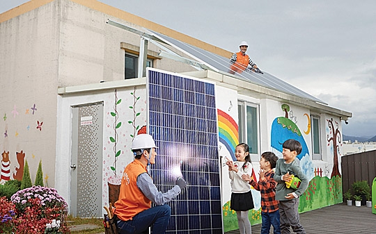 한화는 2011년부터 7년간 217개 복지시설에 1527㎾ 규모의 태양광발전 설비를 지원했다.  한화 제공
