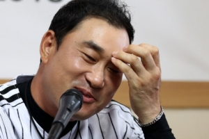 봉중근, 만취상태로 전동킥보드 타다 면허 취소…턱 5cm 찢어져