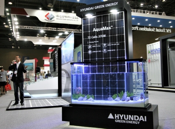 지난 6월 킨텍스에서 열린 세계태양에너지엑스포에서 수상 전용 태양광 모듈 AquaMax™