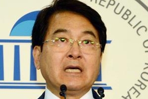 ‘정부자료 무단 발표’ 심재철·신창현 의원…검찰 수사 가른 차이는