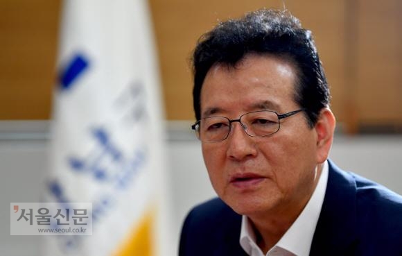 평양 강남군에 강남 개발 노하우를 전수하겠다고 밝히는 정순균 강남구청장.  박지환 기자 popocar@seoul.co.kr