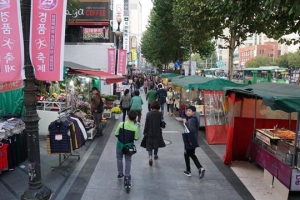 찾는 사람 걷는 사람 모두 행복한 이수역 거리