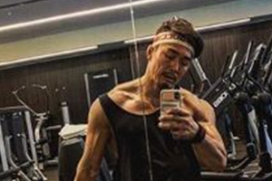 추성훈, 시선 사로잡는 근육 자랑 ‘시크한 표정’