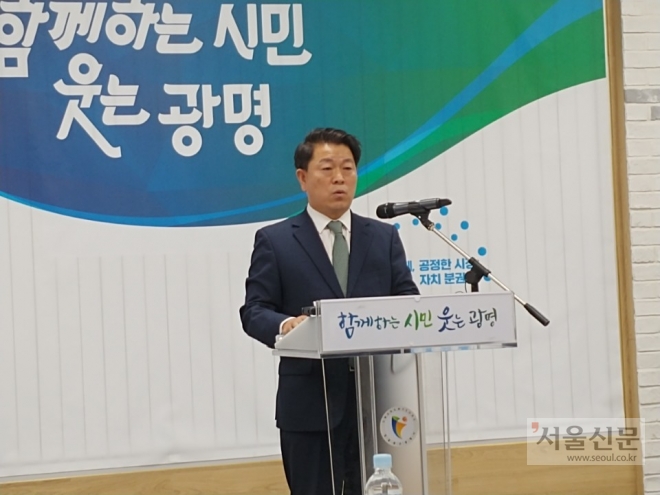 박승원 광명시장이 4일 오전 긴급 기자회견을 열고 국토교통부의 ‘광명 하안2지구’ 신규 공공택지지구 지정에 대해 공식 반대 의견을 거듭 밝히고 있다.