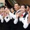 [서울포토] 10·4 방북단 환영하는 북측 봉사원들