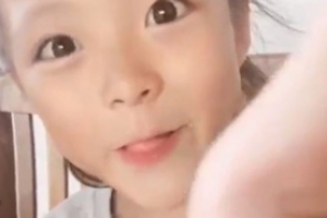 추사랑 근황, 변함 없는 먹방 요정 “맛있어” 엄지 척