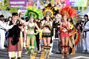 세계를 맛보는 축제… 두드려라, 이태원