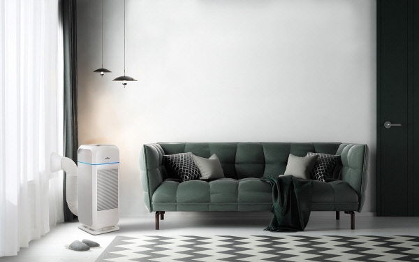 하츠가 지난 3월 출시한 ‘비채(VICHAE)’는 환기 전용 팬 모터를 별도로 탑재한 이중 팬 모터 구조로 설계돼 환기와 공기청정을 동시에 해결, 실내 공기질을 알아서 관리해 주는 국내 유일 신개념 환기청정기다.