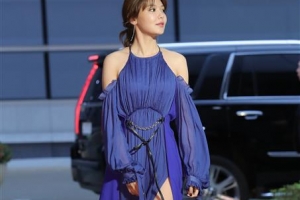 [포토] 최수영, 긴 기럭지 ‘늘씬 각선미’ 뽐내며 등장