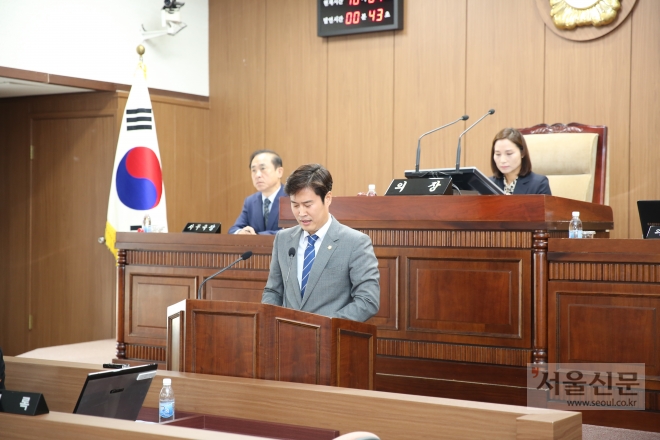 오강현 김포시의회 의원이 지난 4일 열린 제187회 임시회 제2차 본회의에서 5분 자유발언을 하고 있다.