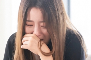 ‘나인룸’ 김희선-김해숙, 오열 포착 ‘사진만 봐도 가슴 저릿’