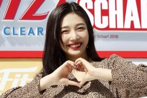 [포토] 레드벨벳 조이, ‘상큼한 손하트’