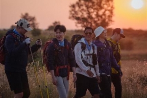 산티아고 순례길, god ‘같이’ 걷는다