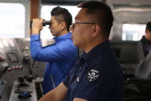“중국 불법 어선 날로 흉포화...인력충원 절실”