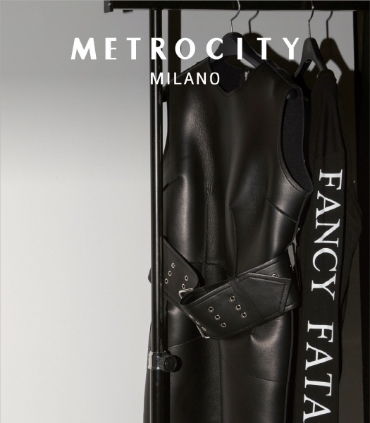 메트로시티(METROCITY)는 세계적인 스타일 디렉터 ‘헥터 카스트로’와 컬래버레이션한 ‘HECTOR CASTRO 18FW’을 정식 출시했다.