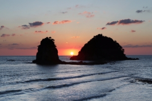 해가 떨어진다 노을을 품는다 얼굴 붉어진다