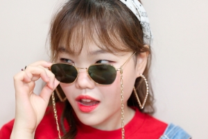 ‘랜선라이프’ 악동뮤지션 수현, ‘모찌피치’의 레트로 메이크업 공개