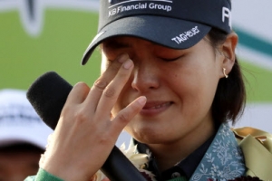 [포토] ‘북받치는 눈물’ 전인지, 2년만에 LPGA 정상