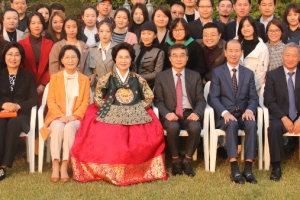 이길여 가천대 총장, 중국인 유학생 자택 초청